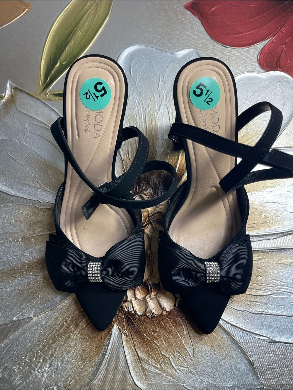 Moda Black Pointed-Toe Slingback Heels with Bow and Crystal Accent